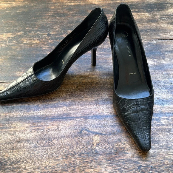 St John Italian made black leather size 8B heels classic style kitten heel EDGY - Picture 1 of 16